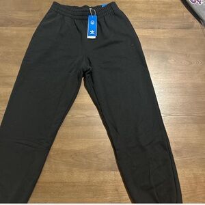Black Adidas joggers #adidas #joggers